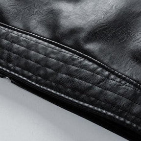 Jaqueta Masculina de Couro Original Romenzi RZ158 confeccionada em couro premium, com costuras reforçadas e design clássico e versátil.