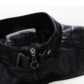 Jaqueta Masculina de Couro Original Romenzi RZ158 confeccionada em couro premium, com costuras reforçadas e design clássico e versátil.