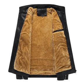 Jaqueta Masculina de Couro Romenzi RZ140 com acabamento em couro premium, interior luxuoso em veludo e design sofisticado para estilo intemporal.