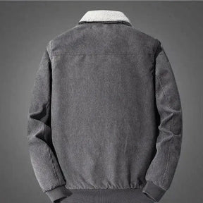 Jaqueta Masculina de Veludo Romenzi RZ203, possui um design elegante, forro acolchoado para excelente isolamento térmico e máximo conforto.