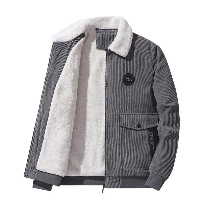 Jaqueta Masculina de Veludo Romenzi RZ203, possui um design elegante, forro acolchoado para excelente isolamento térmico e máximo conforto.