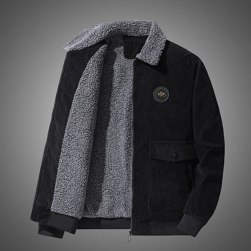 Jaqueta Masculina de Veludo Romenzi RZ203, possui um design elegante, forro acolchoado para excelente isolamento térmico e máximo conforto.