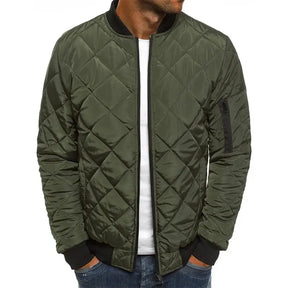 Jaqueta Masculina Elegance Zev Romenzi RZ143 com design ousado, material robusto e interior aquecido, perfeita para conforto e estilo nos dias frios.