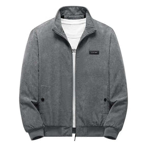 Jaqueta Masculina England Romenzi RZ177 com forro acolchoado, tecido resistente e design versátil, garantindo proteção e conforto nos dias mais frios.