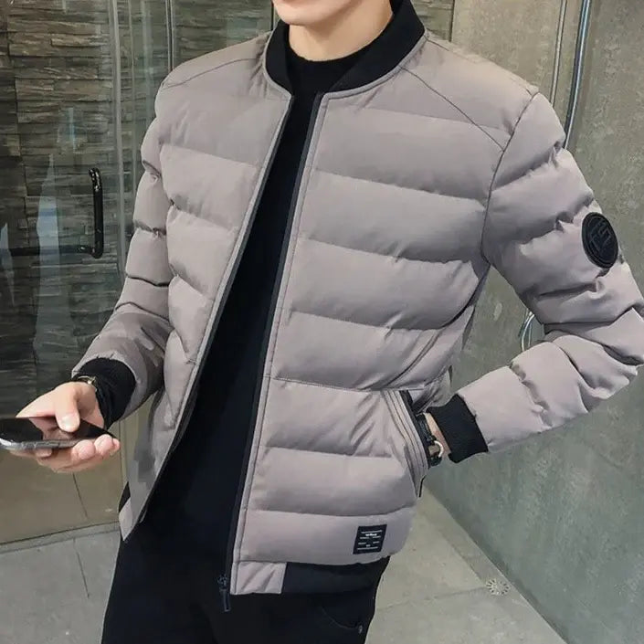 Jaqueta Masculina Fashion Romenzi RZ141 com design moderno, material premium resistente e tecido aquecido para conforto e estilo.