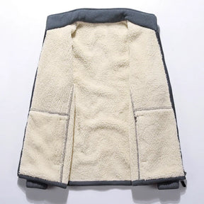 Jaqueta Masculina Forrada Freezing Romenzi RZ218 com forro acolchoado, ajuste confortável e zíper durável, ideal para aquecimento e estilo em dias frios.