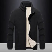 Jaqueta Masculina Forrada Freezing Romenzi RZ218 com forro acolchoado, ajuste confortável e zíper durável, ideal para aquecimento e estilo em dias frios.
