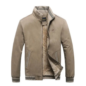 Jaqueta Masculina Forrada JP Romenzi RZ215 com design sofisticado, forro confortável e resistência, perfeita para destacar autenticidade e praticidade.