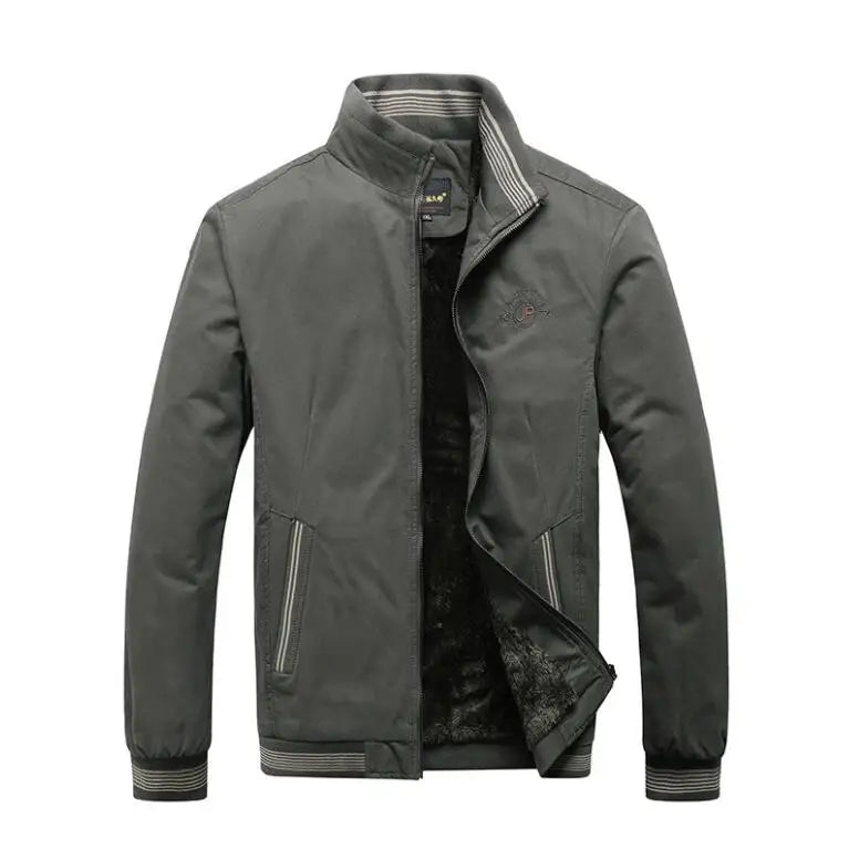 Jaqueta Masculina Forrada JP Romenzi RZ215 com design sofisticado, forro confortável e resistência, perfeita para destacar autenticidade e praticidade.