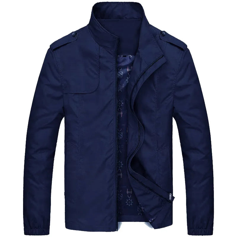 Jaqueta Masculina Forrada North Romenzi RZ208, possui design elegante, alta qualidade e conforto, com detalhes que destacam sua autenticidade.