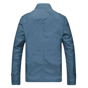 Jaqueta Masculina Forrada North Romenzi RZ208, possui design elegante, alta qualidade e conforto, com detalhes que destacam sua autenticidade.