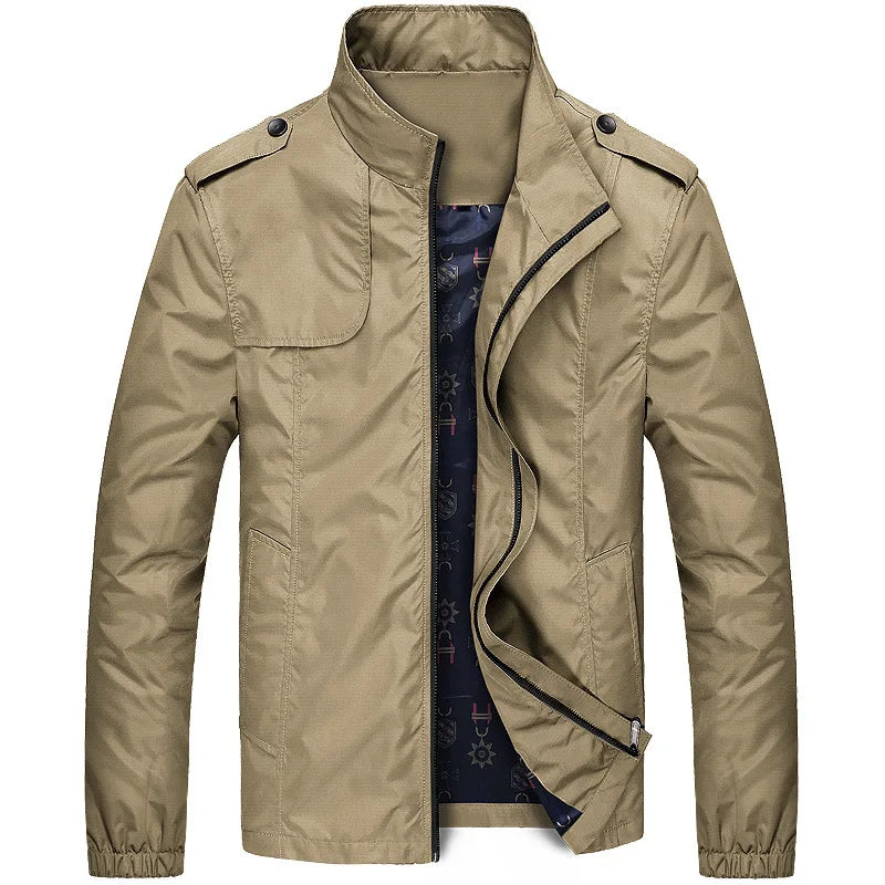 Jaqueta Masculina Forrada North Romenzi RZ208, possui design elegante, alta qualidade e conforto, com detalhes que destacam sua autenticidade.