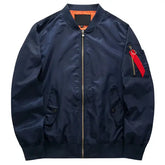 Jaqueta Masculina Grandier Wide Romenzi RZ206, possui um design elegante, forro acolchoado para excelente isolamento térmico e máximo conforto.