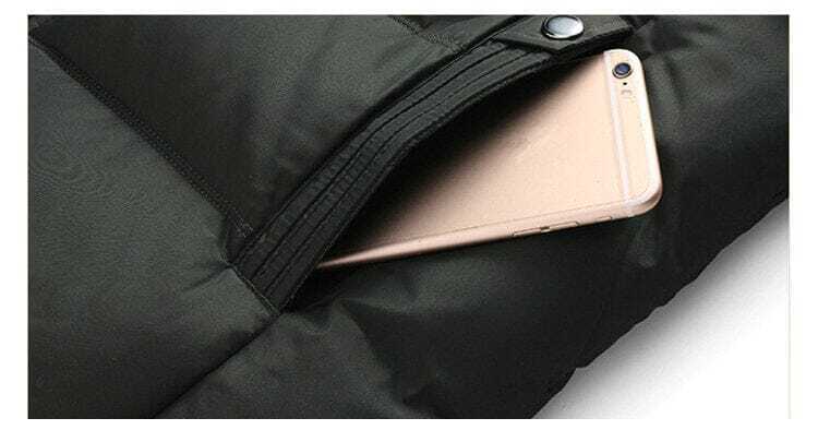 Jaqueta Masculina Inverno Warmcover Romenzi RZ025 com design sofisticado, tecido térmico, capuz removível e ajuste ergonômico para o inverno.