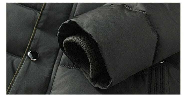 Jaqueta Masculina Inverno Warmcover Romenzi RZ025 com design sofisticado, tecido térmico, capuz removível e ajuste ergonômico para o inverno.