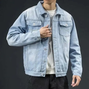 Jaqueta Masculina Jeans Acolchoado Romenzi RZ031 com jeans resistente, interior acolchoado e bolsos funcionais. Proteção contra o frio com estilo e sofisticação