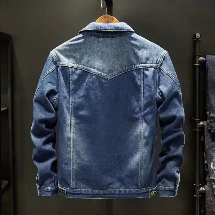 Jaqueta Masculina Jeans Acolchoado Romenzi RZ031 com jeans resistente, interior acolchoado e bolsos funcionais. Proteção contra o frio com estilo e sofisticação