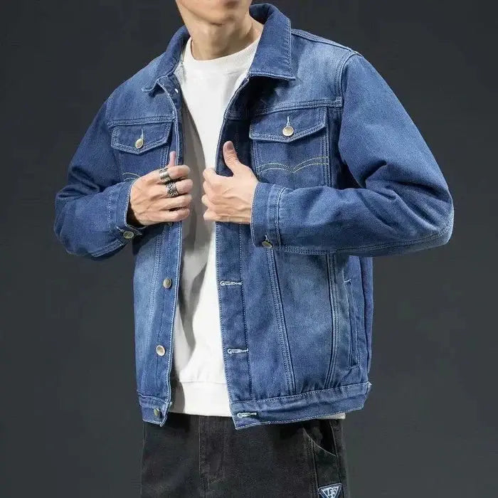 Jaqueta Masculina Jeans Acolchoado Romenzi RZ031 com jeans resistente, interior acolchoado e bolsos funcionais. Proteção contra o frio com estilo e sofisticação