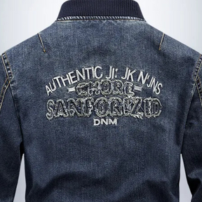 Jaqueta Masculina Jeans Authentic Romenzi RZ213 em jeans francês, com design moderno, acolchoado em poliéster e ajuste perfeito para o homem moderno.