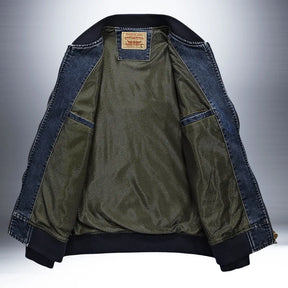Jaqueta Masculina Jeans Authentic Romenzi RZ213 em jeans francês, com design moderno, acolchoado em poliéster e ajuste perfeito para o homem moderno.