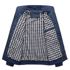 Jaqueta Masculina Loer Romenzi RZ175 com design sofisticado, forro xadrez, bolsos funcionais e conforto térmico para o dia a dia.