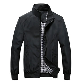 Jaqueta Masculina Loer Romenzi RZ175 com design sofisticado, forro xadrez, bolsos funcionais e conforto térmico para o dia a dia.