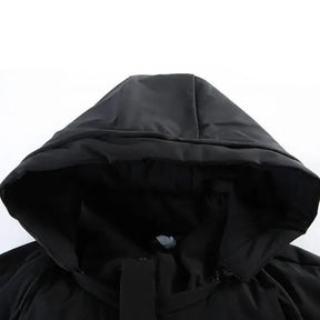 Jaqueta Masculina Longa com Capuz Romenzi RZ134 feita em tecido impermeável premium, com capuz removível e bolsos com zíper para estilo e funcionalidade.
