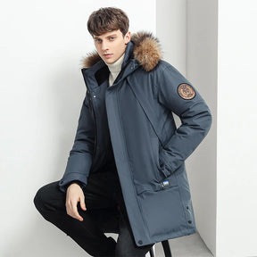 Jaqueta Masculina Longa Térmica Impermeável Romenzi RZ147 com capuz removível, tecido impermeável e design britânico, ideal para estilo e proteção no frio.