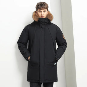 Jaqueta Masculina Longa Térmica Impermeável Romenzi RZ147 com capuz removível, tecido impermeável e design britânico, ideal para estilo e proteção no frio.