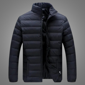 Jaqueta Masculina Outline Romenzi RZ210 em preto, destacando design elegante, isolamento térmico, zíper durável e conforto excepcional.