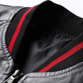 Jaqueta Masculina Premium de Couro Romenzi RZ157 em couro plutônio, com costuras reforçadas e caimento impecável para conforto e sofisticação.