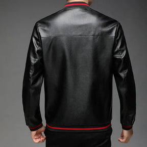 Jaqueta Masculina Premium de Couro Romenzi RZ157 em couro plutônio, com costuras reforçadas e caimento impecável para conforto e sofisticação.