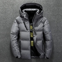 Jaqueta Masculina Puffer Bulky Romenzi RZ189 com isolamento térmico, durabilidade e estilo moderno.