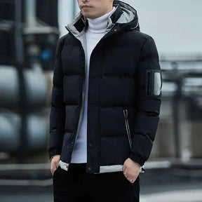 Jaqueta Masculina Puffer Extreme Romenzi RZ207, possui um design moderno, forro acolchoado para excelente isolamento térmico e máximo conforto.