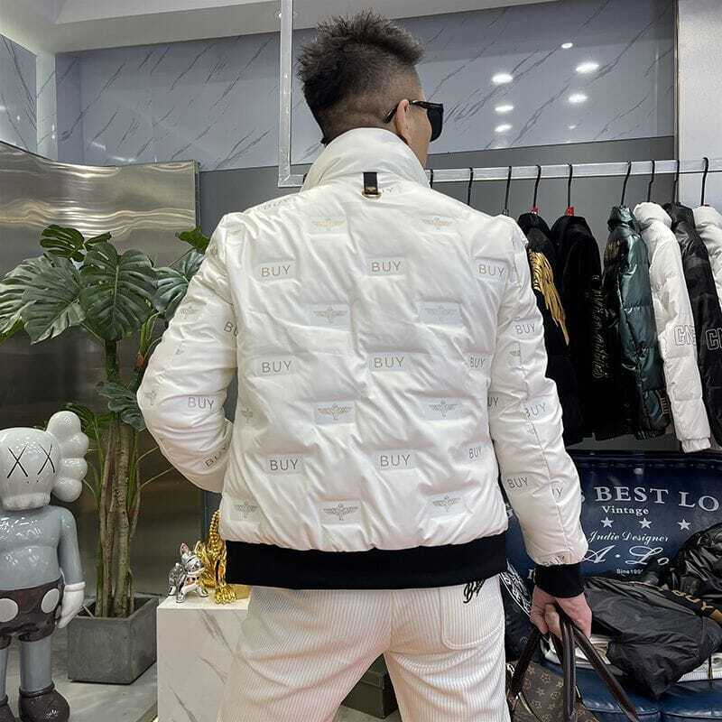 Jaqueta Masculina Puffer Outlier Romenzi RZ172 exibindo design autêntico, isolamento térmico e estilo sofisticado.