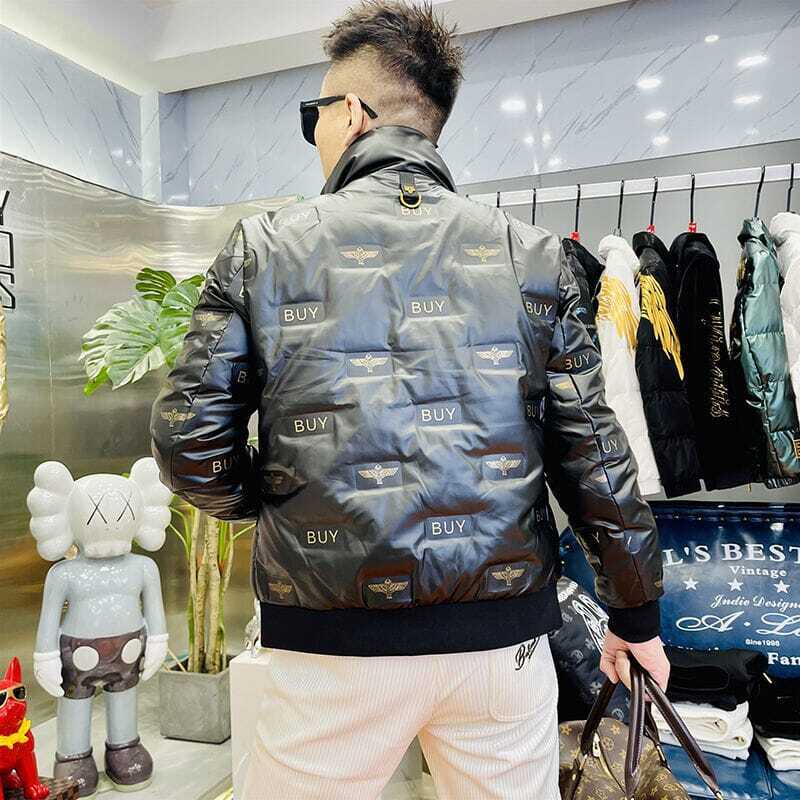 Jaqueta Masculina Puffer Outlier Romenzi RZ172 exibindo design autêntico, isolamento térmico e estilo sofisticado.