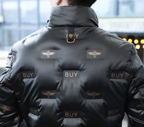 Jaqueta Masculina Puffer Outlier Romenzi RZ172 exibindo design autêntico, isolamento térmico e estilo sofisticado.