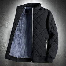 Jaqueta Masculina Winter Romenzi RZ176 com forro acolchoado, zíper de alumínio e design resistente que garante estilo e conforto térmico.
