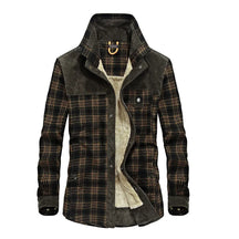 Jaqueta Masculina Xadrez Romenzi RZ178 com padrão xadrez exclusivo, acabamento premium e conforto térmico para compor looks modernos e sofisticados.