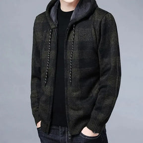 Jaqueta Masculina Xadrez Romenzi RZ181 com forro acolchoado, tecido resistente e design versátil. Estilo e aquecimento para dias frios.