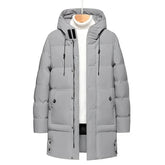 Jaqueta Puffer Longa Masculina Romenzi RZ135 com tecido premium, impermeável e detalhes refinados, perfeita para conforto e proteção contra o frio.