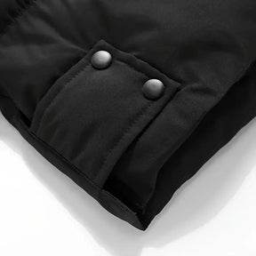 Jaqueta Puffer Longa Masculina Romenzi RZ135 com tecido premium, impermeável e detalhes refinados, perfeita para conforto e proteção contra o frio.