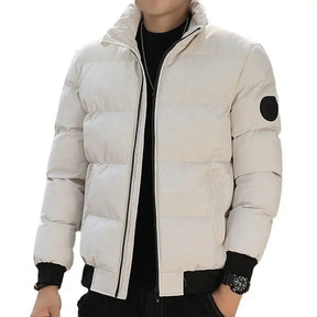 Jaqueta Puffer Masculina Romenzi RZ320 com enchimento térmico, design ergonômico e bolsos funcionais. Ideal para proteção e conforto em climas frios.