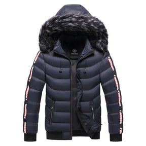 Jaqueta Puffer Masculina com Capuz Romenzi RZ225 com capuz forrado, acolchoada e elegante, oferecendo conforto e estilo.