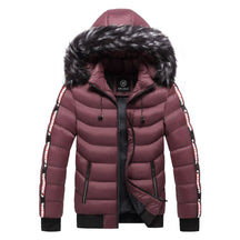 Jaqueta Puffer Masculina com Capuz Romenzi RZ225 com capuz forrado, acolchoada e elegante, oferecendo conforto e estilo.