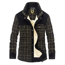 Jaqueta Xadrez Masculina Romenzi RZ180 com padrão moderno, forro macio e alta durabilidade. A escolha ideal para estilo e proteção em climas frios.