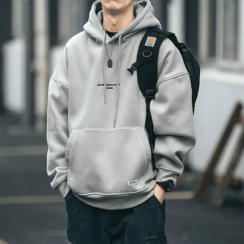Moletom Masculino Street Romenzi RZ023 na cor marrom escuro, com design versátil, acabamento premium e estilo urbano para o homem moderno.