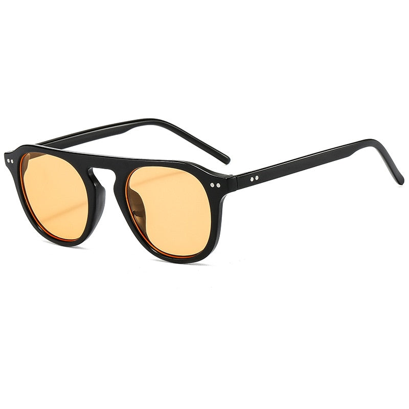 Óculos de Sol Romenzi Havaí RZ685 em destaque, acessório leve e moderno inspirado no Havaí, com lentes de proteção UV400 que unem estilo e conforto.