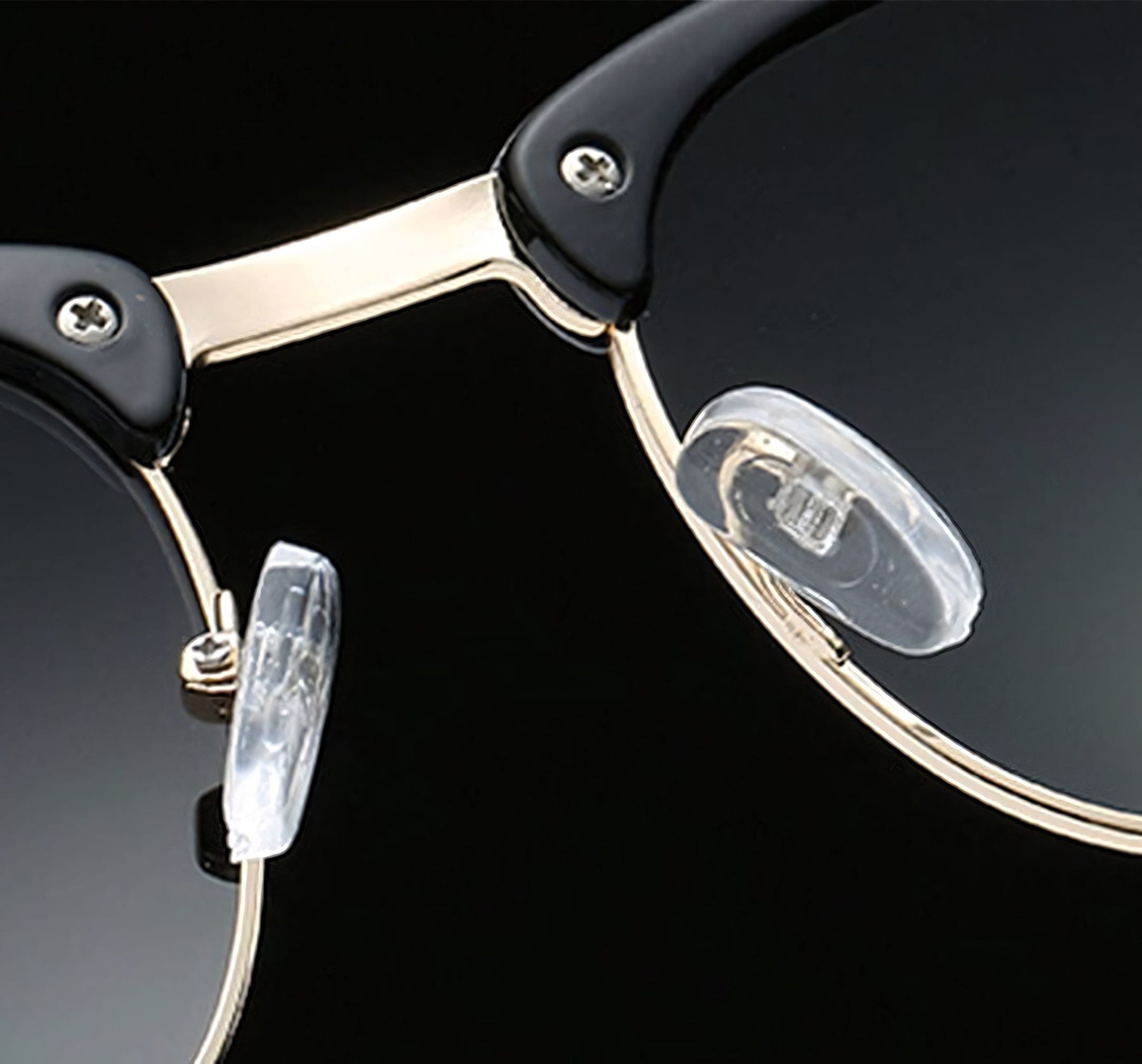Óculos de Sol Romenzi Hawaii RZ686 em detalhe, modelo moderno e sofisticado com lentes de proteção UV que oferecem conforto, durabilidade e estilo elegante.