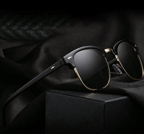 Óculos de Sol Romenzi Hawaii RZ686 em detalhe, modelo moderno e sofisticado com lentes de proteção UV que oferecem conforto, durabilidade e estilo elegante.